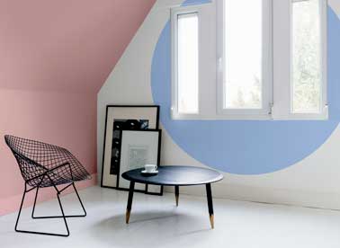Couleurs pastels dans ce petit espace à croquer. Le Rose Quartz et le bleu Serenity jouent en tandem autour de cette harmonie subtile et toute en douceur.