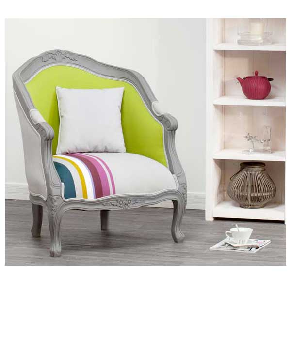 Style cabriolet revue sur ce petit fauteuil à l'imprimé tendance. Idéal en déco de salon moderne ou pour créer une ambiance pop dans l'entrée. Delamaison