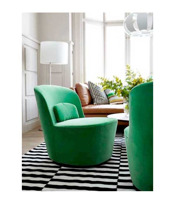 Style baroque pour le petit fauteuil pivotant  velours vert . Couleur éclatante et forme originale, il ajoute une bonne dose de gaieté à la déco salon. Ikea