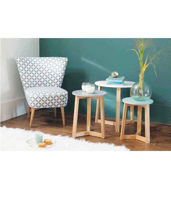 Vintage ce petit fauteuil à l'imprimé graphique apporte une touche scandinave dans le salon. En déco design, ses tons pastels ajoutent douceur et fantaisie.