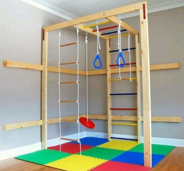 Un petit espace idéal pour se défouler et faire du sport dans la salle de jeux pour les enfants sportifs 