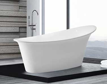 Baignoire îlot design, déco actuelle pour cette petite salle de bain zen aux couleurs gris anthracite. Robinetterie inox. Baignoire Haïti 1 750 € Beliani