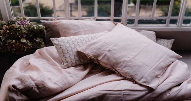 Pour ce printemps Monoprix lance une gamme de nouveautés dédiées à la déco maison en partenariat avec Lorafolk. Ainsi, linge de lit, coussins, vaisselle et autres objets s'animent de douces couleurs pastel pour embellir nos intérieurs