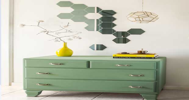 Un miroir sur un mur c'est pratique et déco dans la maison. Voici un DIY déco pour apprendre à poser des miroirs rapidement