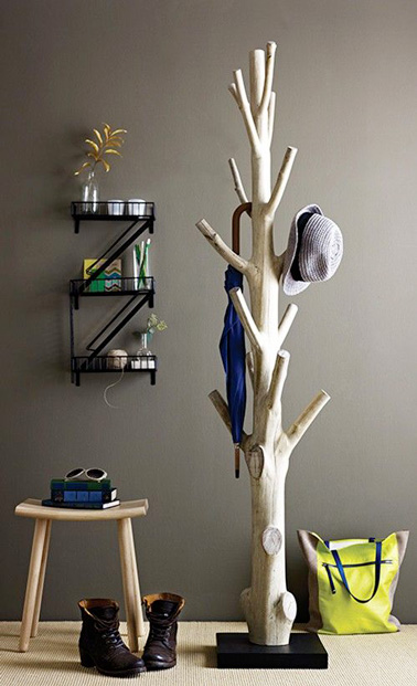 Fabriquez un porte manteau arbre pour une déco récup 100% nature ! Un porte manteau astucieux et original qui ne manquera pas de plaire à toute la famille !