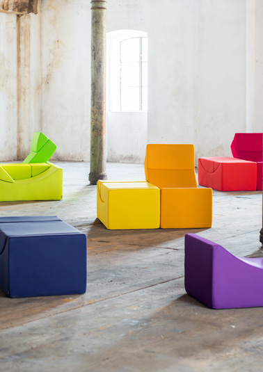 Des meubles modulables très colorés pour une multitude de possibilités d’association et un confort assuré dans la maison ou à l’extérieur ! 