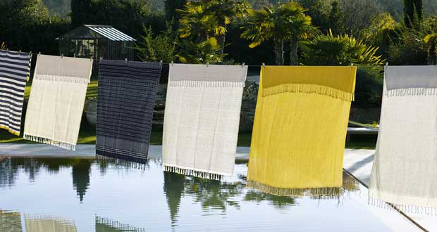 Le mobilier de jardin Habitat 2016 est arrivé ! Tables, salons de jardin, voiles d'ombrage, jarres, barbecue… Une collection de mobiliers et décoration extérieur haute en couleurs pour un été chaleureux