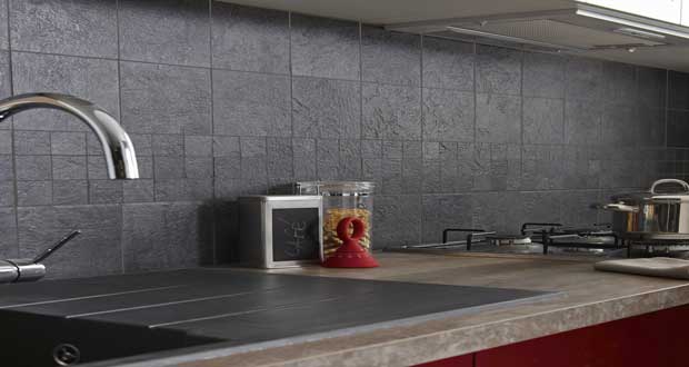 Relooker sa cuisine pas cher sans nuire à la déco de cuisine c’est sympa. Peinture, carrelage, adhésif, lino, Déco Cool vous donne des idées de matériaux pour relooker une cuisine à petit prix