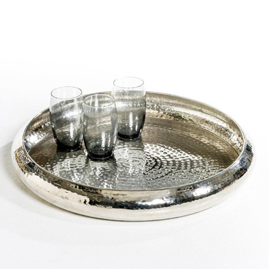 Plateau Pépite en métal AMPM -40% chez La Redoute Jolie coupelle de grande taille AM PM, en métal, de couleur aluminium. Un superbe accessoire de table en solde chez La Redoute pour sublimer la déco du salon.