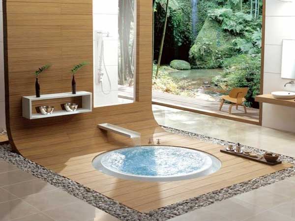 Mix bois et parterre galet pour le jacuzzi de cette salle de bain zen combiné avec une douche