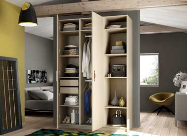 Complet et bien pensé ce dressing cloison en chêne est composé d’une étatagère ouverte et de deux portes battantes. Intégré à la deco anis et chocolat il a aussi une penderie sur deux niveaux