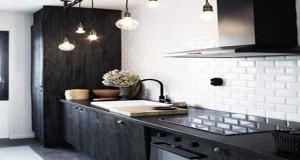 Le carrelage métro redevient tendance en déco cuisine. En crédence cuisine ou carrelage mural blanc, noir, gris ou rouge, le carrelage métro assure grave dans la cuisine