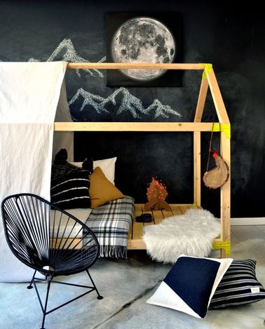 Un lit cabane à fabriquer pour une décoration chambre fille Fabriquer un lit cabane pour une chambre de fille, ce n'est pas compliqué : il suffit de quelques tasseaux de bois et d'un peu de temps pour réaliser ce meuble unique.