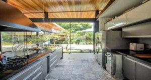 Pour une déco cuisine au top, entre meubles de cuisine blanc, noir ou bois, cuisine verrière, plan de travail design, crédence cuisine style industriel, c’est sûr pour la déco de la cuisine toutes les tendances déco sont à retenir