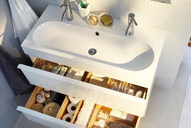 La salle de bain est une pièce utilisée par toute la famille, afin d’optimiser tout l’espace, il faut que la déco soit pratique et fonctionnelle pour gagner du temps le matin 