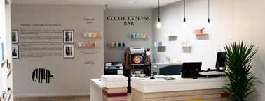 Grâce au Color Bar Express  du showroom Peinture Caporal Center vous choisirez vos couleurs parmi deux millions de formules et l’associations de différentes teintes ! Un large choix pour refaire la déco. 