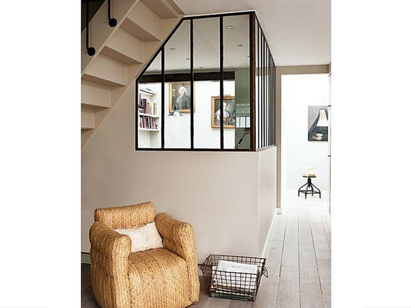 Une verrière dans l'entrée ou sous un escalier pour apporter de la ... Escalier désign Verriere