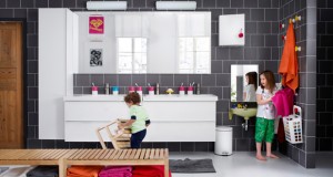 Dans la salle de bain enfant les accessoires de bain c’est mieux quand ils sont ludiques ! Sélection de Rideaux de douche, porte-brosse à dents, marchepied réhausseur…