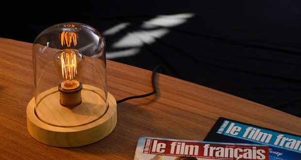 Mettez une touche vintage dans la déco moderne de votre intérieur avec de jolis lampes qui mettent en valeur les ampoules ! Un éclairage ambrée et doux pour souligner votre belle déco