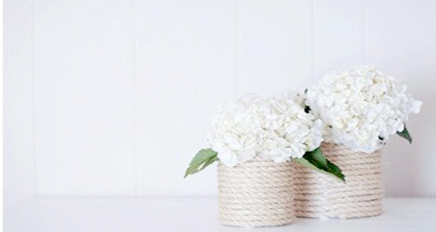 Grâce à ce DIY , fabriquez un joli vase déco pas cher avec des objets de récup pour exposer vos fleurs ! Une déco chic et originale dans la maison à réaliser très facilement