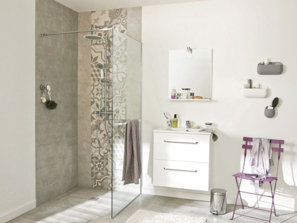 salle de bain avec douche italienne