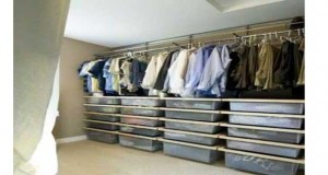 Aménager un dressing soi-même ça permet d'organiser un rangement sur-mesure et c’est pas cher. On vous donne des idées créatives de dressing à faire à prix mini.