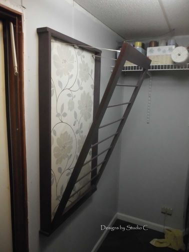 Etendoir à faire soi même en mural pour buanderie Le séchage du linge prend beaucoup d’espace dans la buanderie. Installer un étendoir mural permet de libérer de l’espace au sol et d’exploiter la hauteur de la pièce.