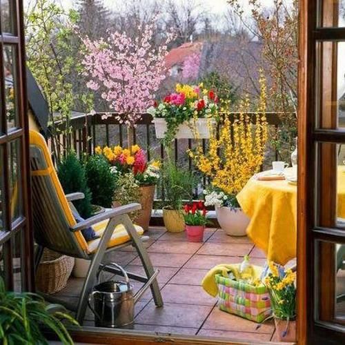C'est le printemps ! C'est le moment de faire le plein d'idées déco pour aménager votre balcon afin de créer un espace extérieur accueillant pour profiter des beaux jours !