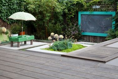 Un jardin zen bordé de bambous pour faire une haie Un jardin zen n’a pas besoin de beaucoup d’espace pour s’exprimer : une haie de bambou, du gravier et du sable blanc vous mettent très vite à l’heure japonaise !