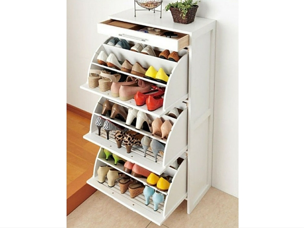 Un meuble à chaussure pratique et qui ne prend pas trop de place grâce à des soufflets rabattables. Pratique pour organiser souliers plats ou à talons, mais pas de bottes !