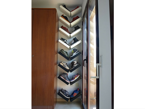 On adore ces étagères Ikea qui se transforment en meuble à chaussure design pour exposer ses plus belles paires de sneakers comme dans un musée ! 