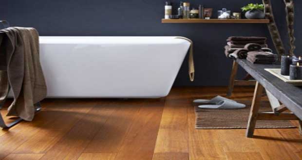 Pour une salle de bain grise avec un sol en parquet massif ou stratifié, carrelage ou sol PVC tendance, sélection déco de sols qui donnent des couleurs à la salle de bain.