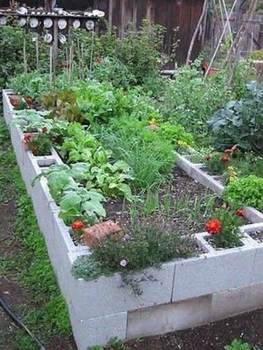 7 idées déco jardin réalisées avec des parpaings Idées Bordure Jardin