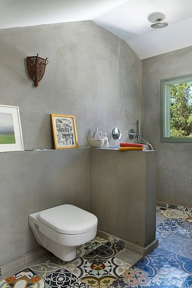 Salle de bain sous pente et sous combles à la déco craquante Pente désign plafond