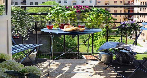 Rien de plus agréable qu'un balcon fleuri en toute saison. Pour un aménagement de balcon composé de plantes à fleurs et d’arbustes nos conseils plantation, arrosage et entretien.