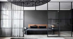 Cloisonner son espace en laissant passer la lumière, l'intérêt déco de la verrière intérieure. tendance pour aménager une cuisine partiellement ouverte, la verrière d'intérieur