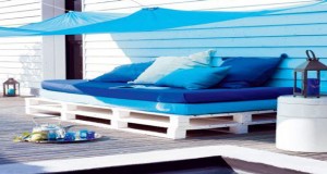 Facile de fabriquer un canapé en palette pour votre jardin et ultra confortable, sans bricolage ! Des idées pour un salon de jardin tendance au top aménagé avec palettes