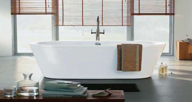 Entre les conditions de pose de la baignoire îlot, les formes, matériaux, type de robinetterie et prix, ce qu'il faut savoir sur la baignoire posée en central dans la salle de bain