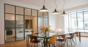 La verrière intérieure, la solution déco pour augmenter l'espace intérieur et apporter plus de luminosité aux pièces qu'elles sépare. Focus sur des verrières aménagées dans des intérieurs déco