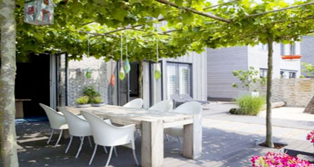 Faites le plein d'idées afin d'aménager une terrasse abritée par de la végétation pour une déco extérieure originale et à l'abris du vis à vis dans le jardin