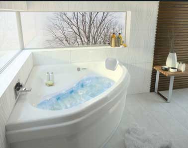 Baignoire balnéao Leroy Merlin dans salle de bain zen Ambiance zen dans la salle de bain avec une Baignoire d'angle programmable pour un massage tonic et relax ou drainage lymphatique avec fonction turbo. Chromothérapie 8 couleurs, un système innovant d'aromathérapie. Baignoire balnéo L.140x l.140 cm, ALLIBERT Chromomix Leroy Merlin