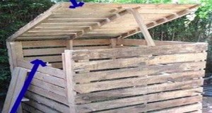 Un composteur bois se fabrique facilement avec une palette. Autre idée pour un composteur pas cher avec accès composte par le bas, le faire en bois de récup