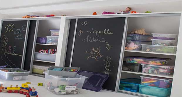 Une salle de jeux destinée aux enfants qu’est-ce que c’est ? Un aménagement adapté aux enfants, des couleurs gaies, des tapis des décors murales, des rangements pour les jouets et une dose de déco ludique