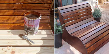 Photo pendant le vernissage des planches de pin et après pour voir le résultat obtenu quand la peinture est finie et sèche. Un banc de jardin verni placé sur la terrasse.