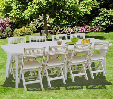 Une table de jardin qui invite à la convivialité pour des repas agréables assurés à l'extérieur ! Pratique, avec un emplacement pour parasol, et un prix mini qui vous fera craquer 