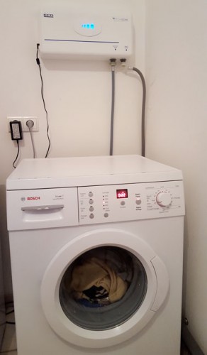 L'Eco Laundry, relié à une machine à laver, procure un lave-linge à l’eau ozonée pour un linge propre, impeccable, éclatant sans produits chimiques allergisants.
