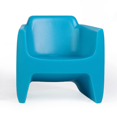 Ludique et moelleux, ce petit fauteuil bleu qui ne manque pas d'allure deviendra le meilleur allié des enfants dans leur chambre ou dans leur salle de jeux ! 