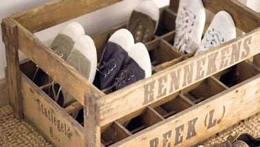100% récup, les caisses en bois détournées en rangement pour chaussures c'est super stylé ! A installer dans le hall d'entrée ou la chambre, fini les chaussures pas rangées !