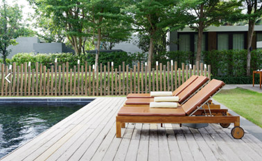 Style et originalité assurée pour cette clôture qui combine des lisses de différentes tailles ! Une déco extérieure déstructurée moderne et design autour de la maison 
