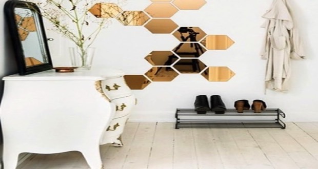 Les miroirs inspirent la déco intérieure et donnent du style ! Miroirs de forme hexagonale, triangulaire, rond ou en losange, les idées sont nombreuses !